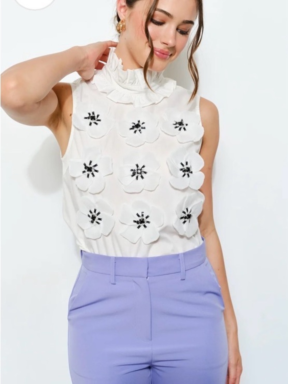 Jolie Paris White Floral Appliqué Ruffle-Neck Sleeveless Top size medium